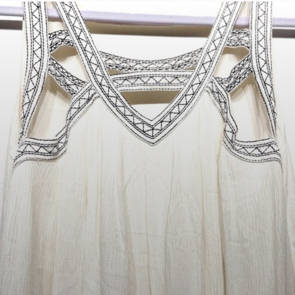 Illa Illa Cream Crepe Dress with Black Detail | Size Small - Picture 2 of 7